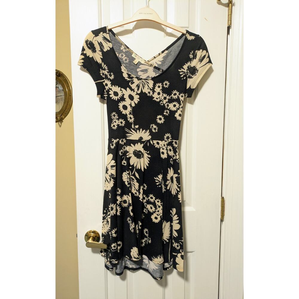 Love Fire - Juniors Black Cream Floral Cutout Fit & Flare Dress - Sz M - EUC